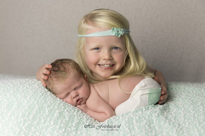 Newbornshoot met grote zus